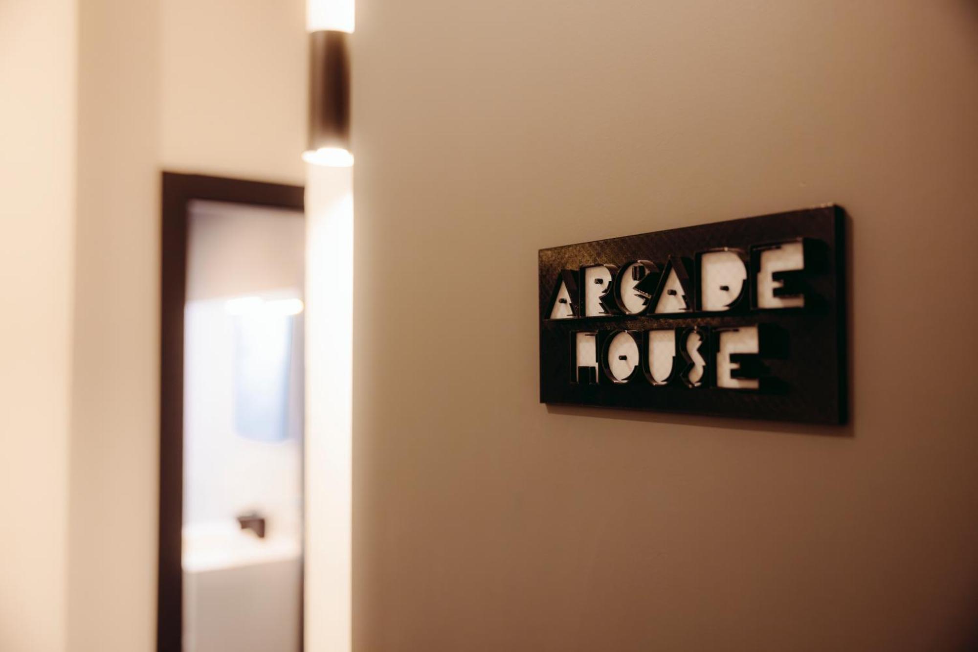 Arcade House Verona Fiera Netflix + Videogame Exterior foto